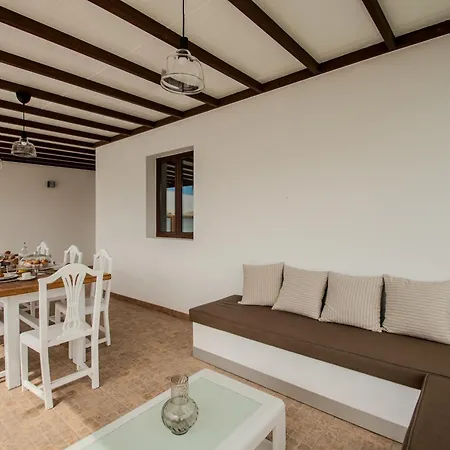 Vakantiehuis Tabaiba By Villalize Tinajo